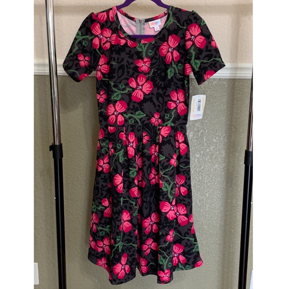 Medium LuLaRoe Amelia